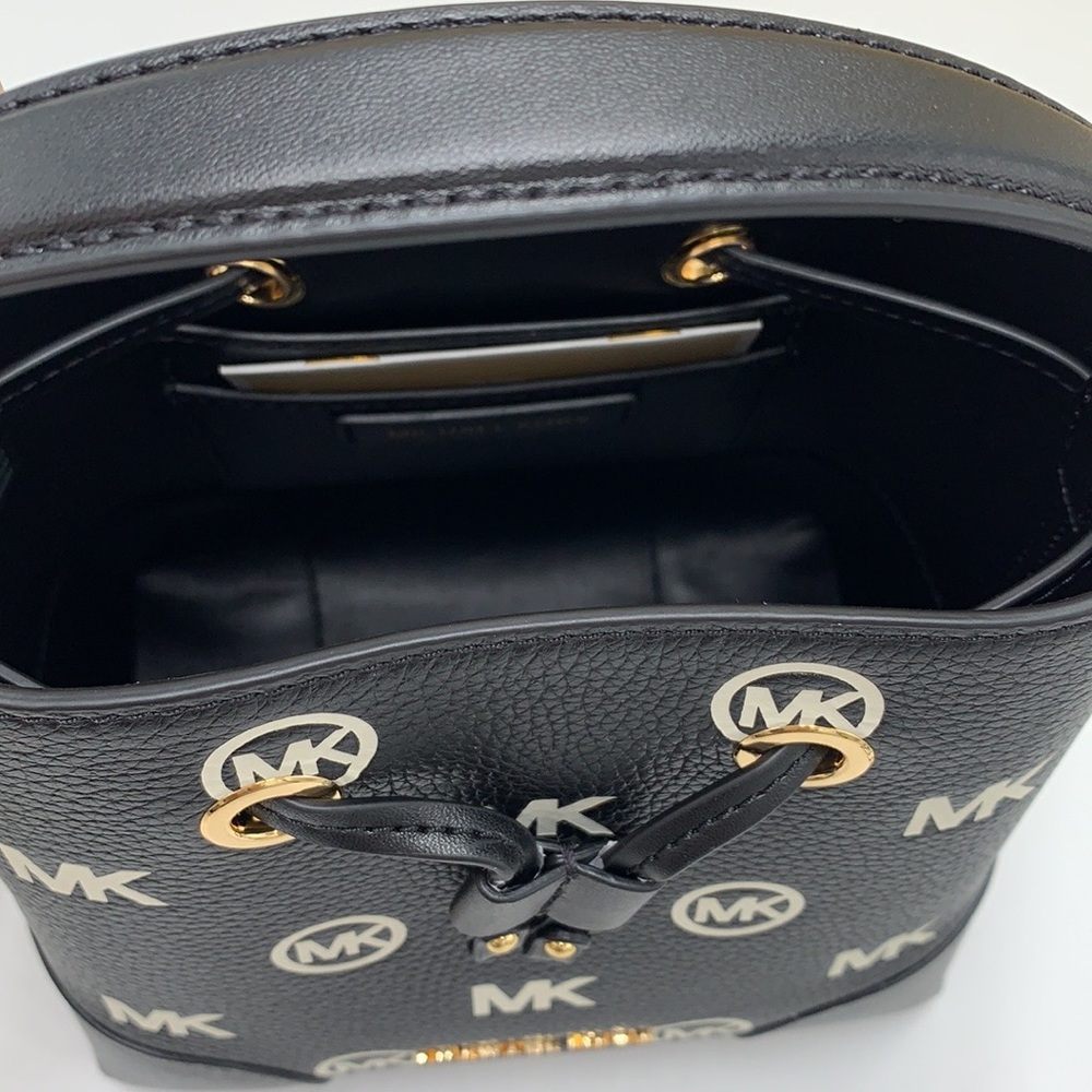 MICHAEL KORS
Mercer Small Logo Embossed Leather Bucket Bag
COLOR BLACK - Picture 9 of 15